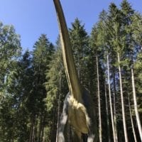 Sculpture de Brachiosaure au Parc Dino-Zoo de Charbonnieres Les Sapins