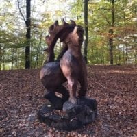 Sculpture dans le bois de Sauvabelin de Lausanne en Automne