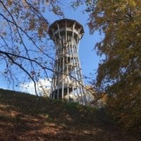La tour au coeur du bois de Sauvabelin de Lausanne en Automne
